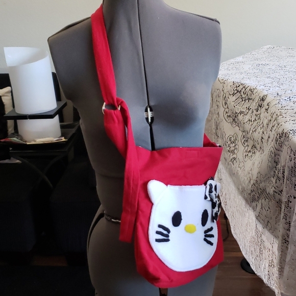 Hello Kitty Fanny Pack. - Picture 5 of 5